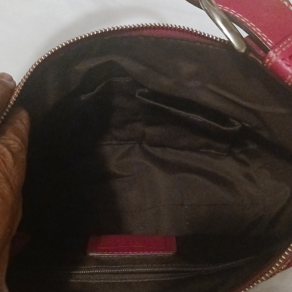 Coach shoulder/ handbag  Fushia  color - Picture 6 of 16